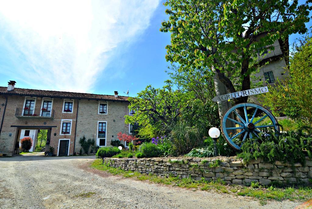 Cascina Il Convivio Guest House Diano d'Alba Exterior photo